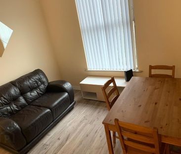 Ensuite Room 4, 26c Brookvale Ave, Belfast, BT14 6BW - Photo 2