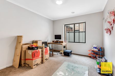 Luxurious Family Home - Photo 5