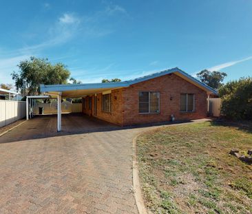 FAMILY HOME LOCATED IN NORTH DUBBO - Photo 3