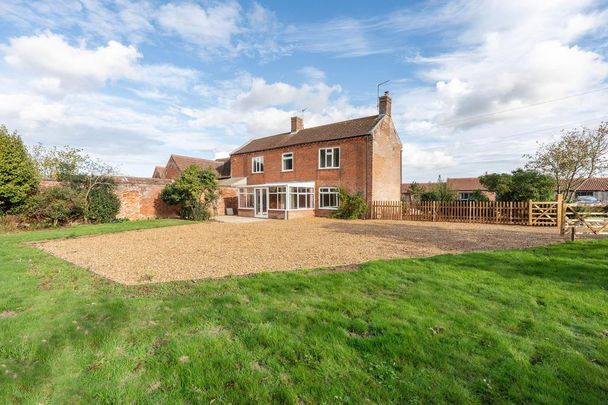 3 bedroom detached house to rent - Photo 1