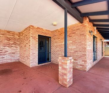 Large Spacious Family Home - Photo 2