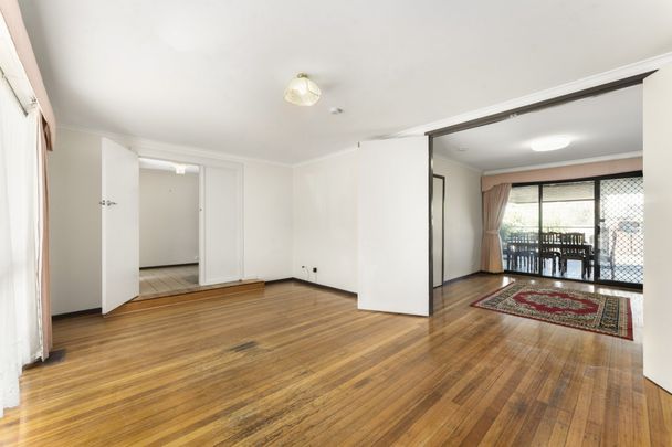 Spacious 6-Bedroom Family Home in Studley Park Estate - Photo 1