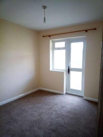 Courts Road, Earley, Reading, RG6 - Photo 2