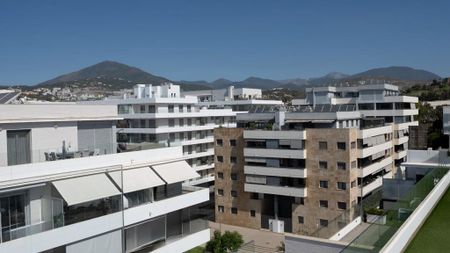 3 bedroom luxury Flat for rent in Nueva Andalucia, Spain - Photo 4