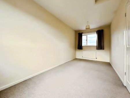 4 bedroom detached house to rent - Photo 2