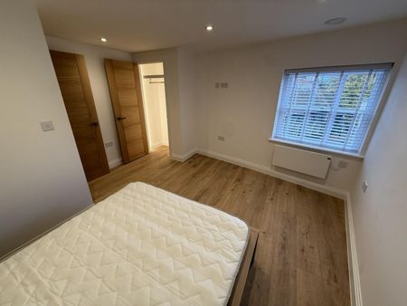 1 bedroom Flat To Let - Photo 5