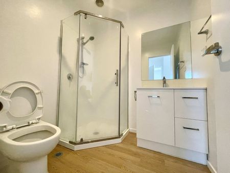 Beautifully presented studio in Temple View - Photo 3
