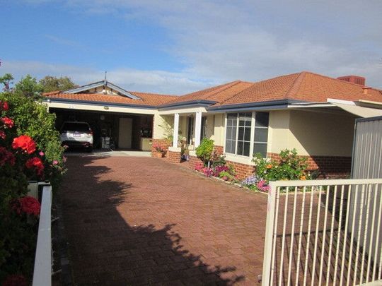 Queens Park - Photo 1