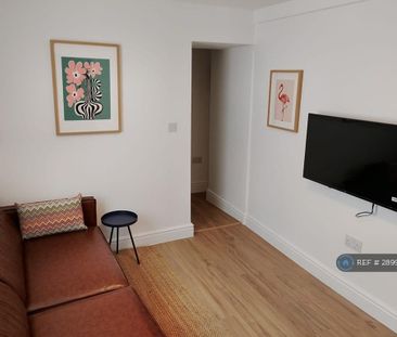 1 bedroom in a house share to rent - Photo 2