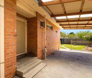 6 Bushfield Cres, Coolaroo, Vic 3048 - Photo 5