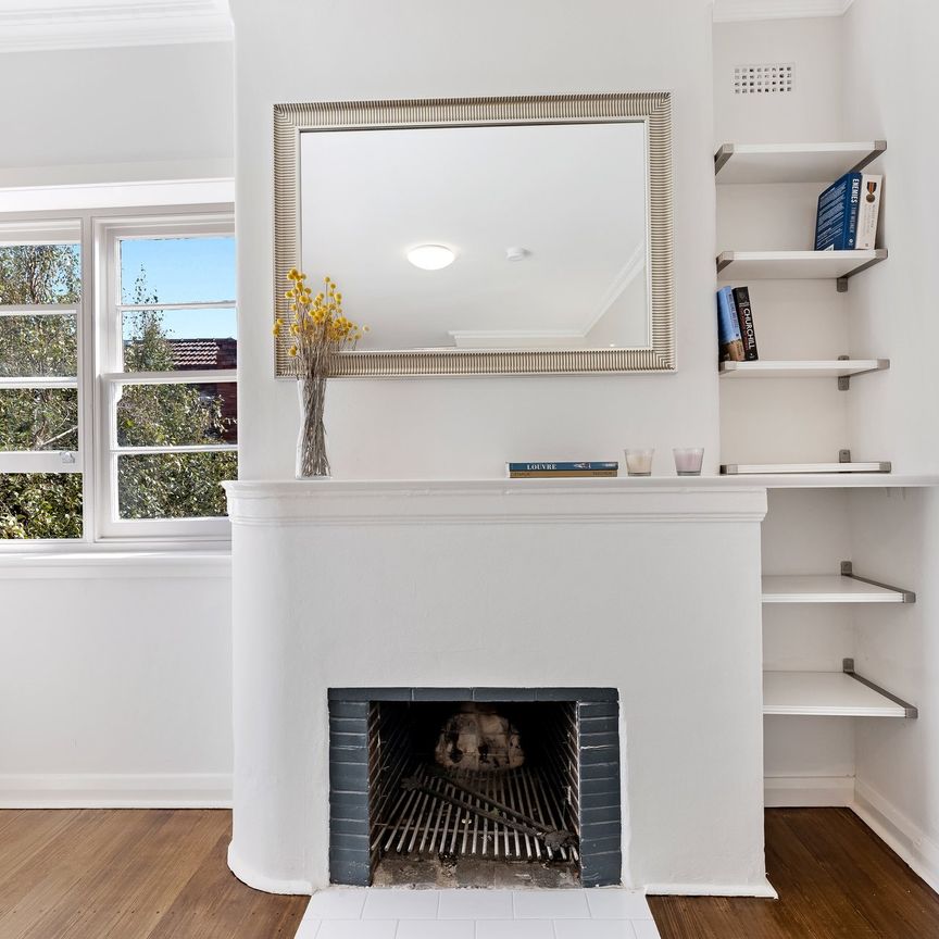 Charming Art Deco apartment in prime CBD location - Photo 1