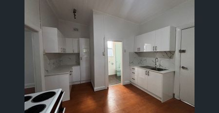 Charming Home in Prime Lilyfield Location - Photo 5