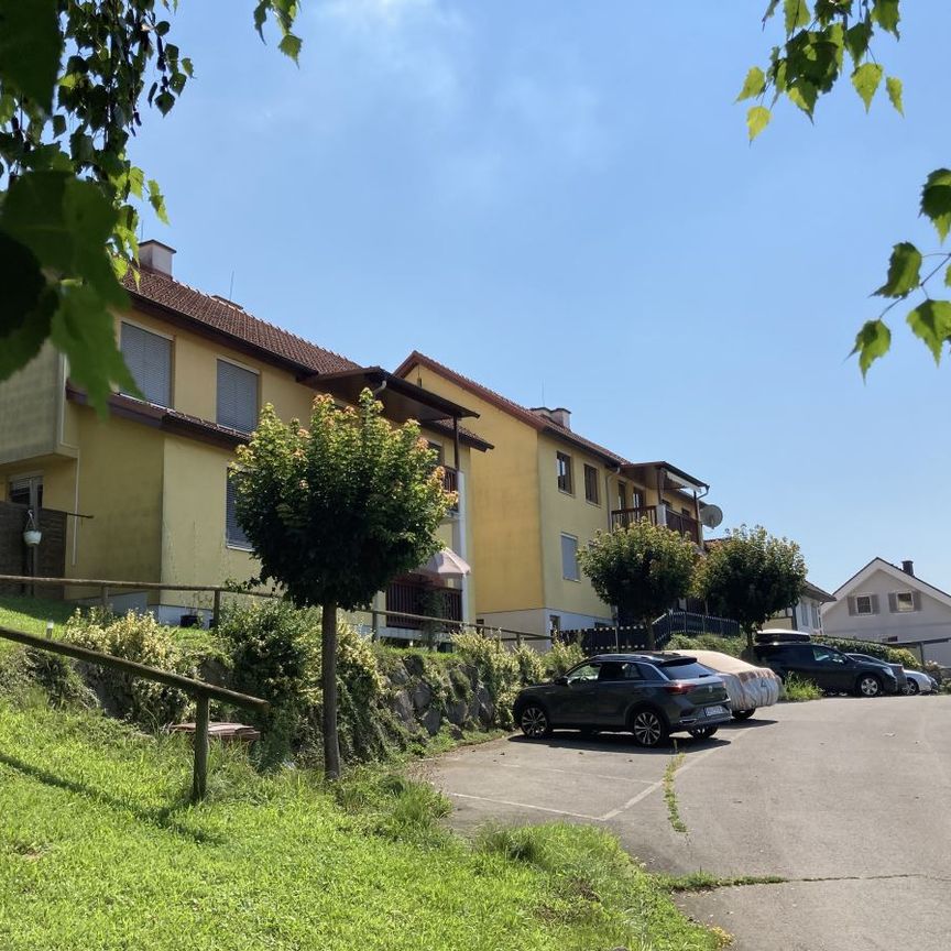 Lichtdurchflutete 3-Zimmer-Wohnung mit Balkon in ruhiger Lage - Photo 1