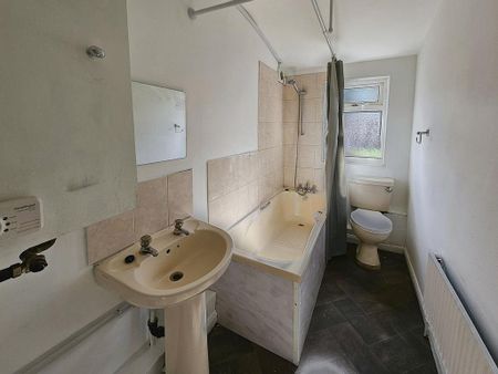 3 bedroom terraced house to rent - Photo 5