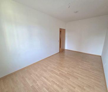 Stilvolle 3-Zimmer-Wohnung mit 2 Balkonen und PKW-Stellplatz! - Photo 3
