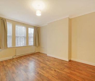 3 bedroom flat to rent - Photo 2