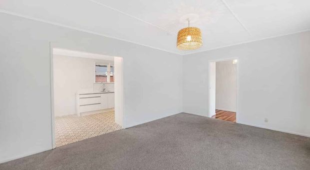 Beautifully renovated 3-bedroom family home. - Photo 1