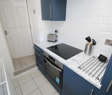 House - End Terrace For Rent Vale Terrace, Tredegar - Photo 6
