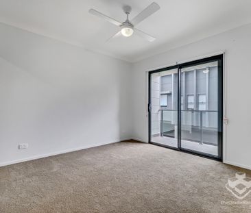 STUNNING LUXURY FOUR-BEDROOM TOWNHOME - Photo 6