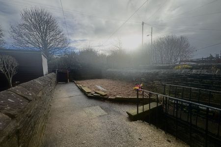 Lister Avenue - Photo 2