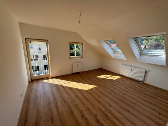 Frisch sanierte Dachgeschosswohnung mit 3 Zimmern im Südwesten von Graz - Photo 1