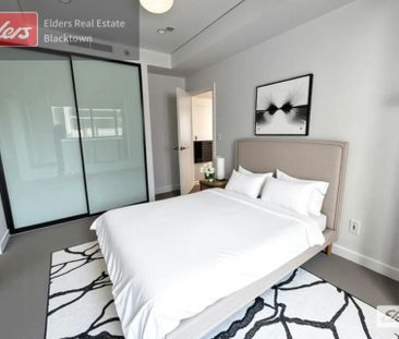 Modern, Bright & Spacious Apartment in Prime Location - Photo 4