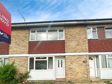 Beechtree Avenue, Englefield Green, Egham, Surrey, TW20 0SR - Photo 4