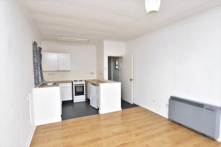 Elizabethan Court, St Leonards, Exeter, Devon, EX2 - Photo 5