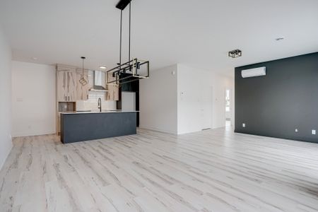 176 Boul. Louis Joseph Papineau Cowansville, QC J2K - Photo 2