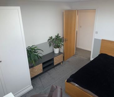 Room in a Shared House, Queenscourt, HA9 - Photo 3