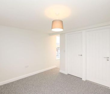 3 bedroom end of terrace house to rent - Photo 3