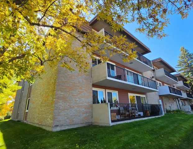 ? Spacious 3-Bedroom Top-Floor Condo in Hilltop House in Acadia — 3 Bedrooms Condo Unit - Photo 1