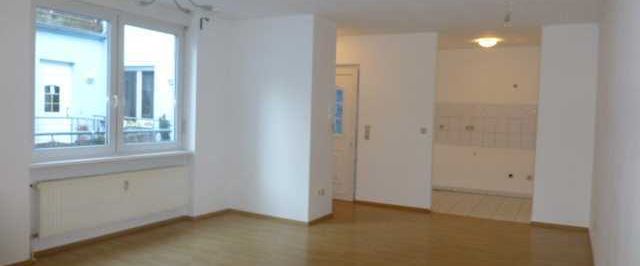 Moderne, komplett sanierte Altbauwohnung mit großem Balkon im Jungbusch! - Photo 1