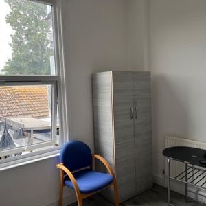 Room in a Shared Flat, London, E11 - Photo 2