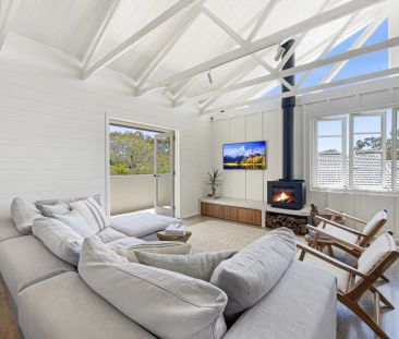 The Epitome of Relaxed Noosa Heads Living - Photo 1