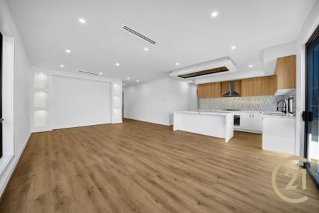 Spacious 4-Bedroom Family Home with Living Area in Prime Thornhill Park Location - Photo 4