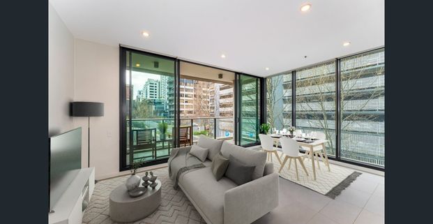Stylish North-Facing Apartment in a Premier Lakeside Precinct - Photo 1