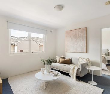 Low maintenance living and convenience close to transport - Photo 2