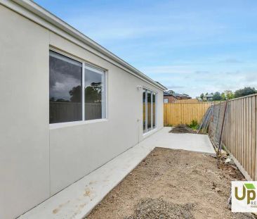 “Newly Built 5-Bedroom Family Home Close to Everything!” - Photo 2