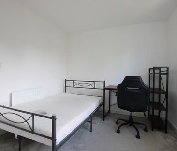 4 bedroom detached house to rent - Photo 3