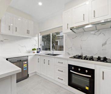 Renovated delight - Photo 2
