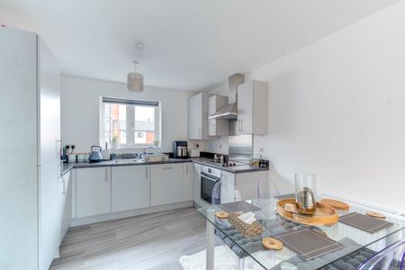 2 bed apartment to rent in Ascot Way, Birmingham, B31 - Photo 4