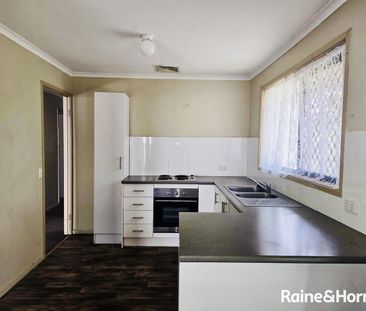 Lowset Family Home in Quiet Cul-de-sac! - Photo 1