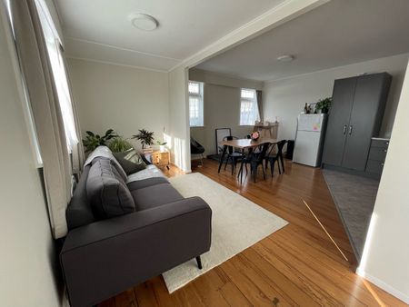 GLEN EDEN - Lovely 2 Bedroom - Photo 2