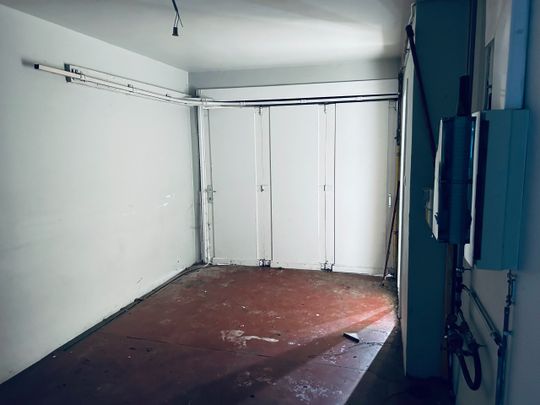 Bel-etagewoning met: 2 slaapkamers, stadstuintje en garage aan de stadsrand - Photo 1