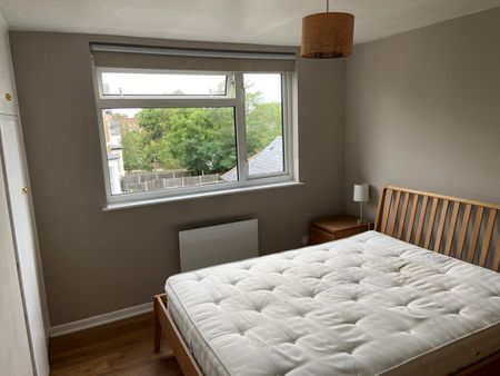 2 Bed Flat, Bedford Hill, SW12 - Photo 3
