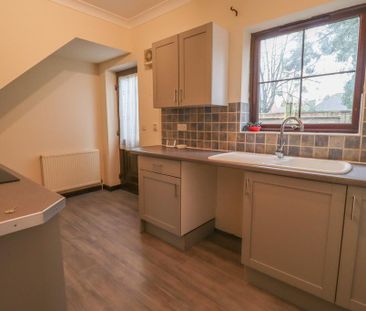 2 bedroom semi-detached house to rent - Photo 5