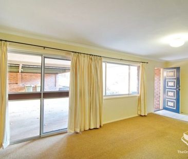 Walking to shopping, close to school - Photo 3