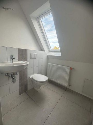 Sehr schöne 5 Zimmer Maisonette in einem Zweifamilienhaus mit Gartennutzung und großen Balkon - Photo 5