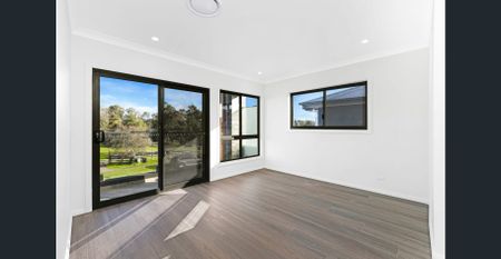 Brand New, Luxurious Double-Storey Home in Prime Austral Location - Photo 4